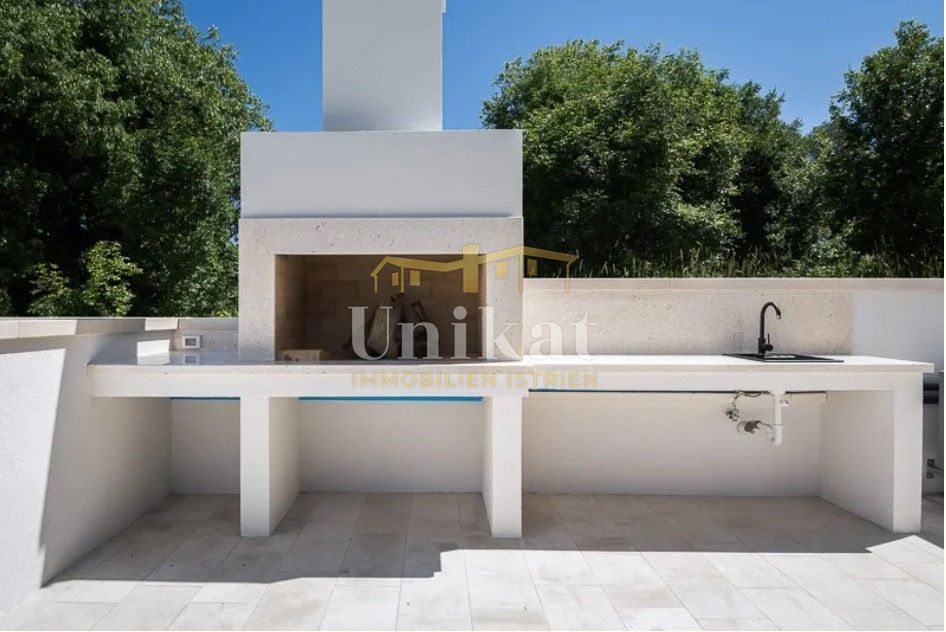 Čudovita vila z razgledom na morje v okolici Marčane